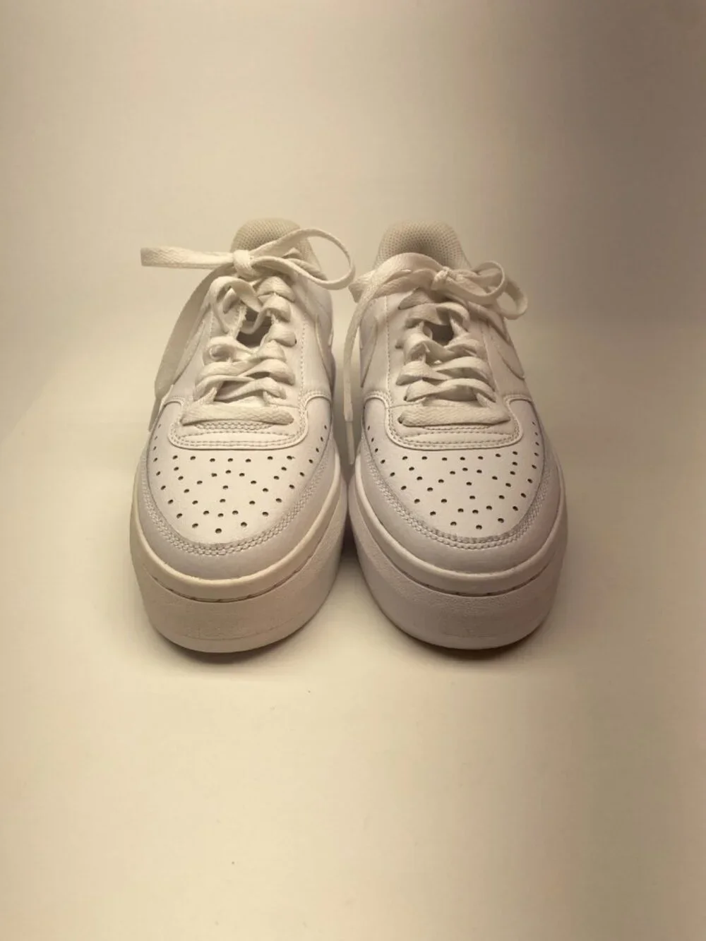 Nike Court Women’s White Leather Platform DM0113-100 Casual Sneakers Sz 6.5